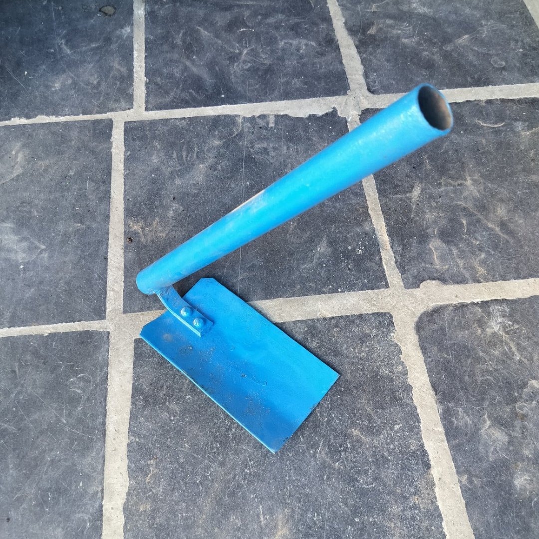 Iron Gardening Spade/Hoe/Shovel/Manvetti/Mammoty/Soil Cutter for Home and Agricultural Use with Fixed Handle