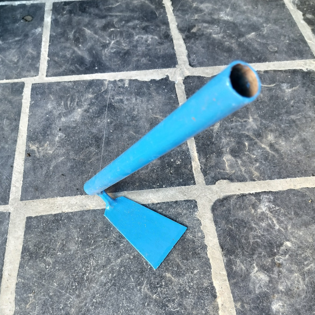 Heavy Duty Small Hand Iron Spade/Hoe for Gardening & Agriculture - 40 cm Fixed Long Handle (Kalai Kothu Manvetti/Kudaal/Favada/Para).