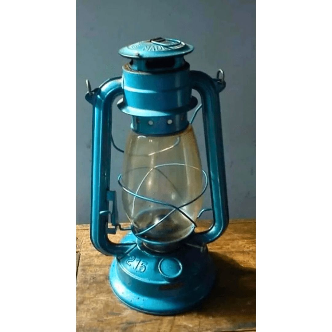 Vintage Kerosene Hurricane Lantern - Rustic Hanging Oil Lamp for Decoration, Camping, and Low Light Ambiance (Assorted Colors, Pack of 1)