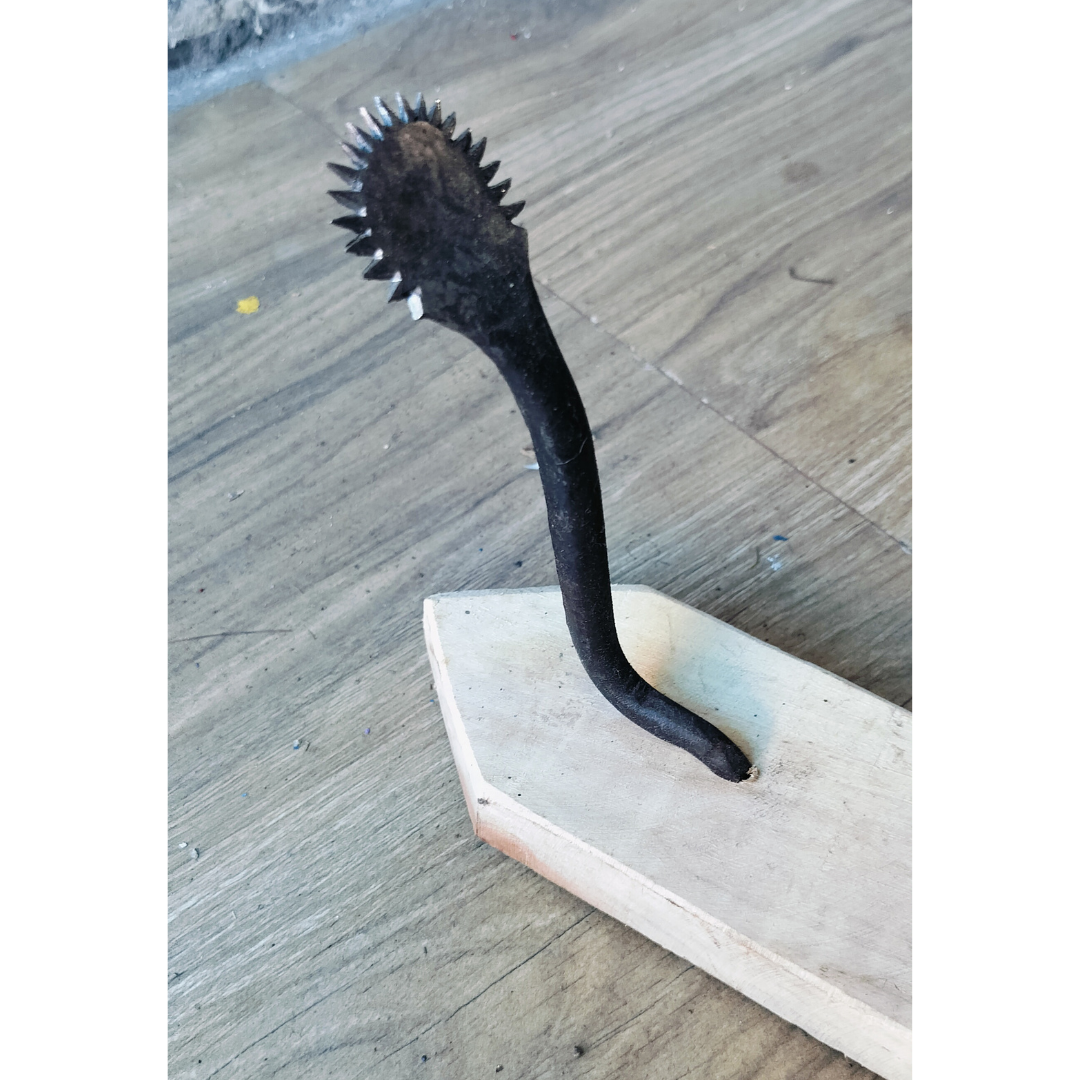 Manual Iron Coconut Scraper / Grater / Thengai Thuruvi with Wooden Base