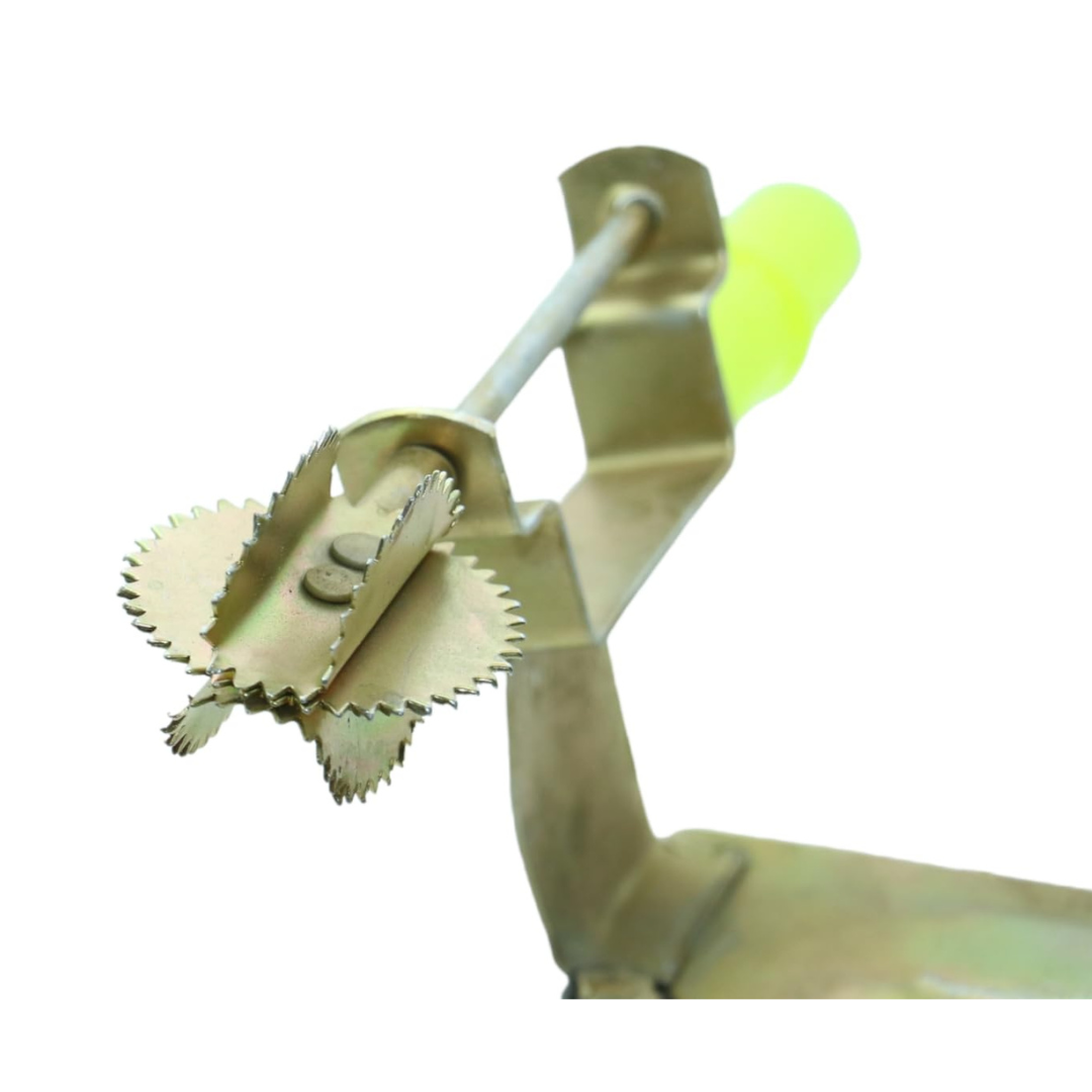 Iron Hand Operated Table Mountable Coconut Grater/Scraper/Shredder with Rotatable Blade for Kitchen
