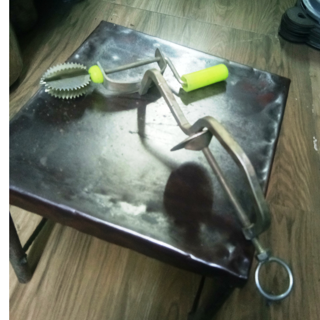 Iron Hand Operated Table Mountable Coconut Grater/Scraper/Shredder with Rotatable Blade for Kitchen