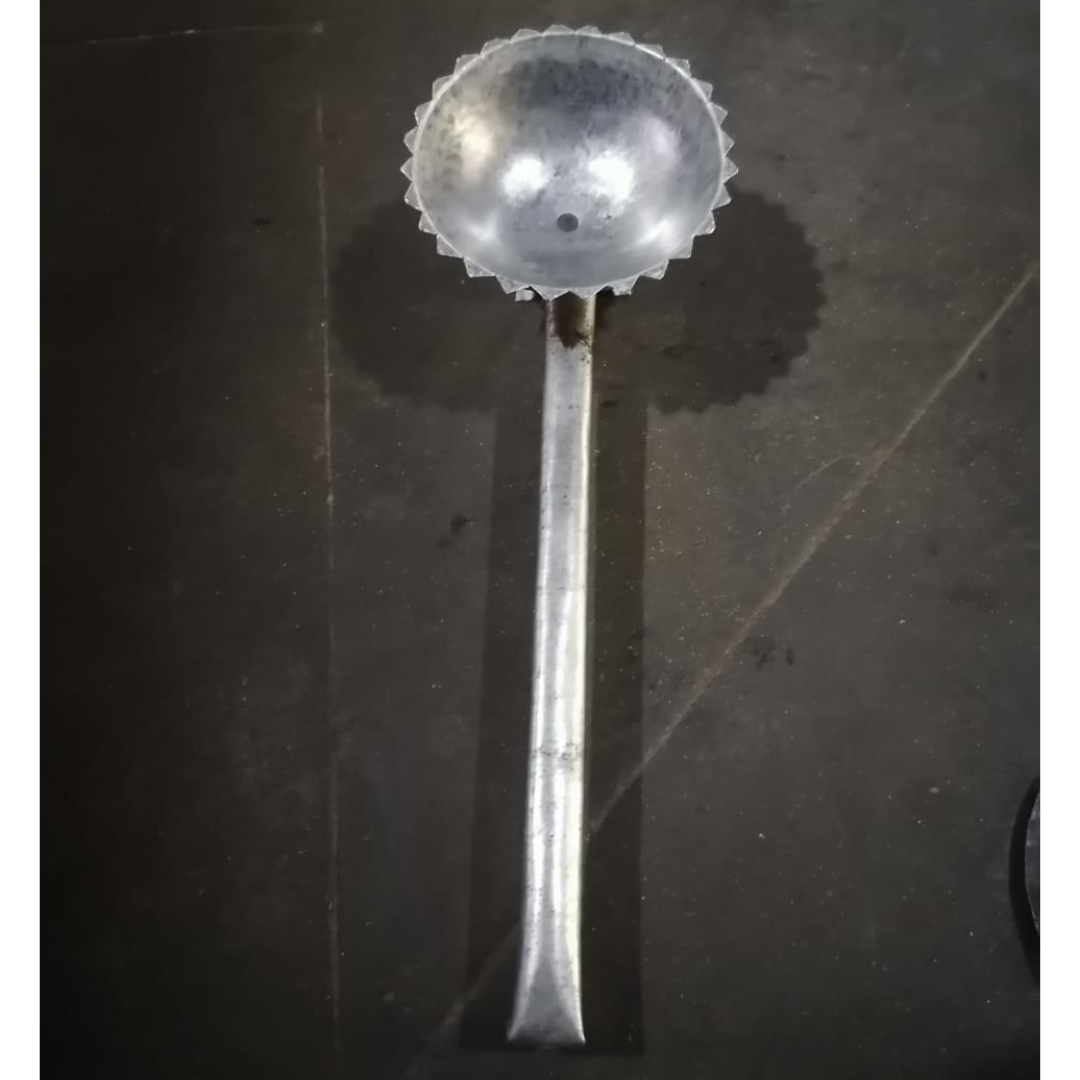 Handmade Iron Incense Burner with Handle β Dhoop Stand / Prayer Butler / Charcoal Dhoop / Incense Stand / Puja Dhoop; Medium (White, 150 g)