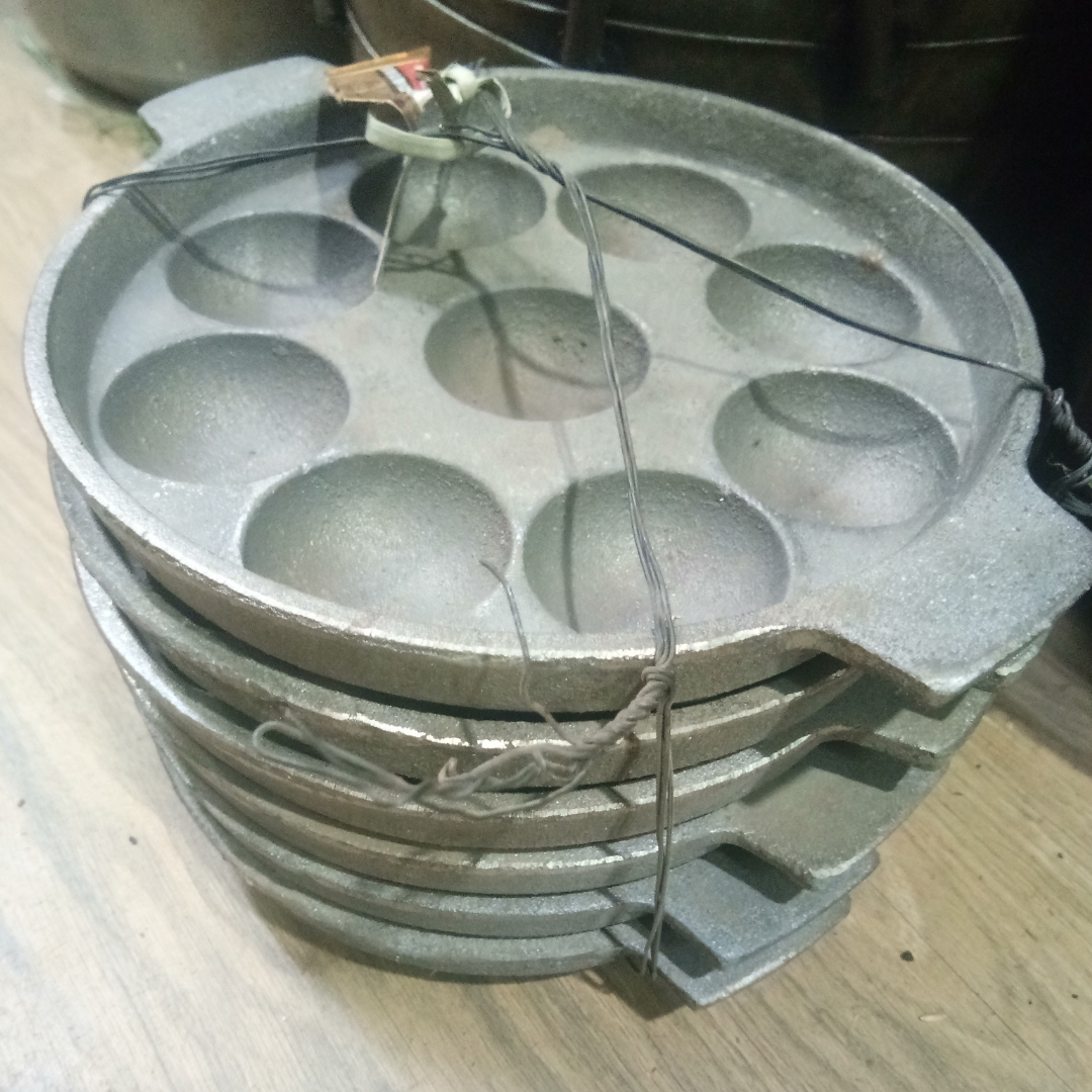 Induction & Gas Compatible - Cast Iron Flat Base Kuzhi Paniyaram Kallu / Paddu Pan / Ponganalu Chatti with 9 Cavities